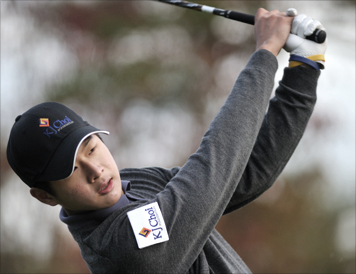 KJCF Junior Golfers, 16-year-old college student Kyung-joon